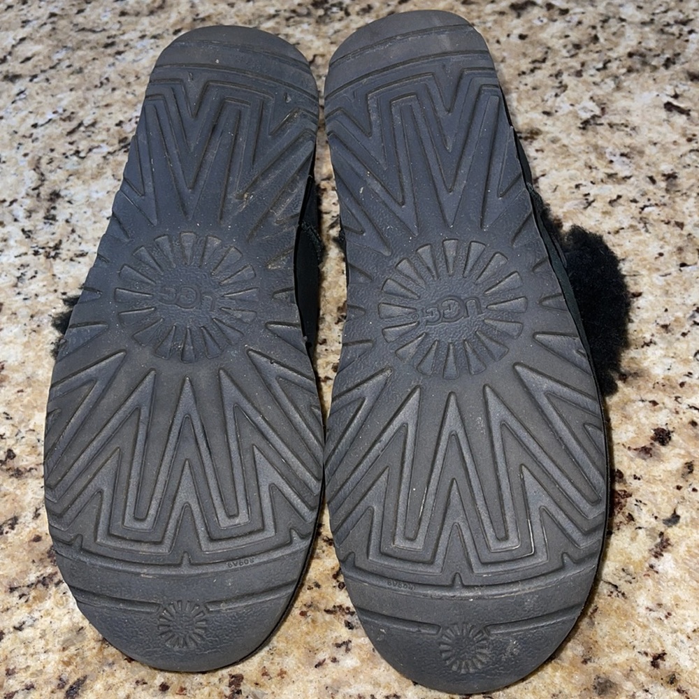 UGG Mini Bailey Button - Picture 5 of 8